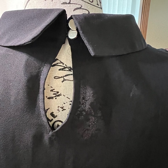 Elle Black Sleeveless Blouse - Picture 3 of 7